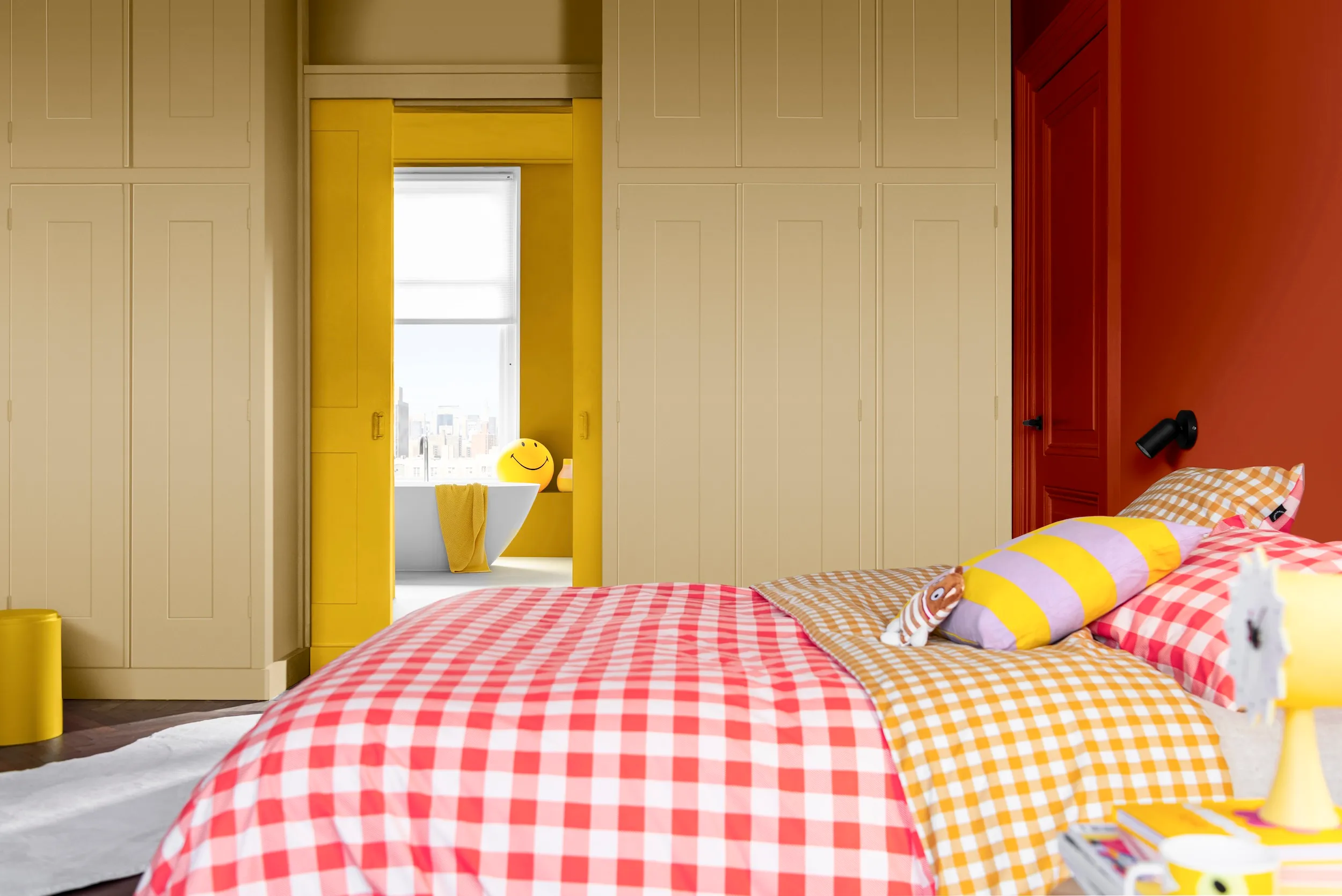 Abrir la puerta al color: la tendencia que renueva los ambientes