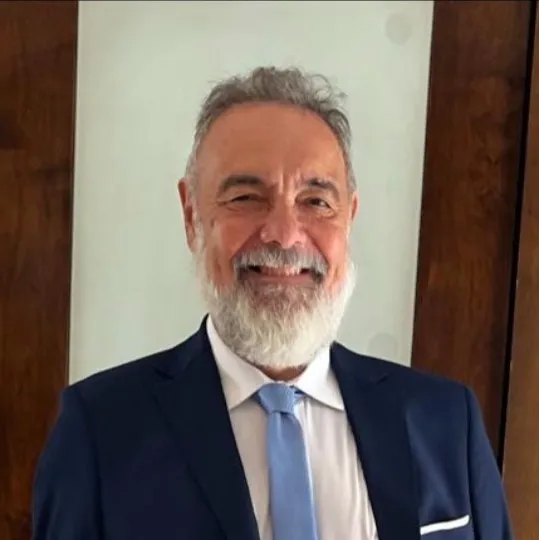 Arq. Eduardo Mensegué 