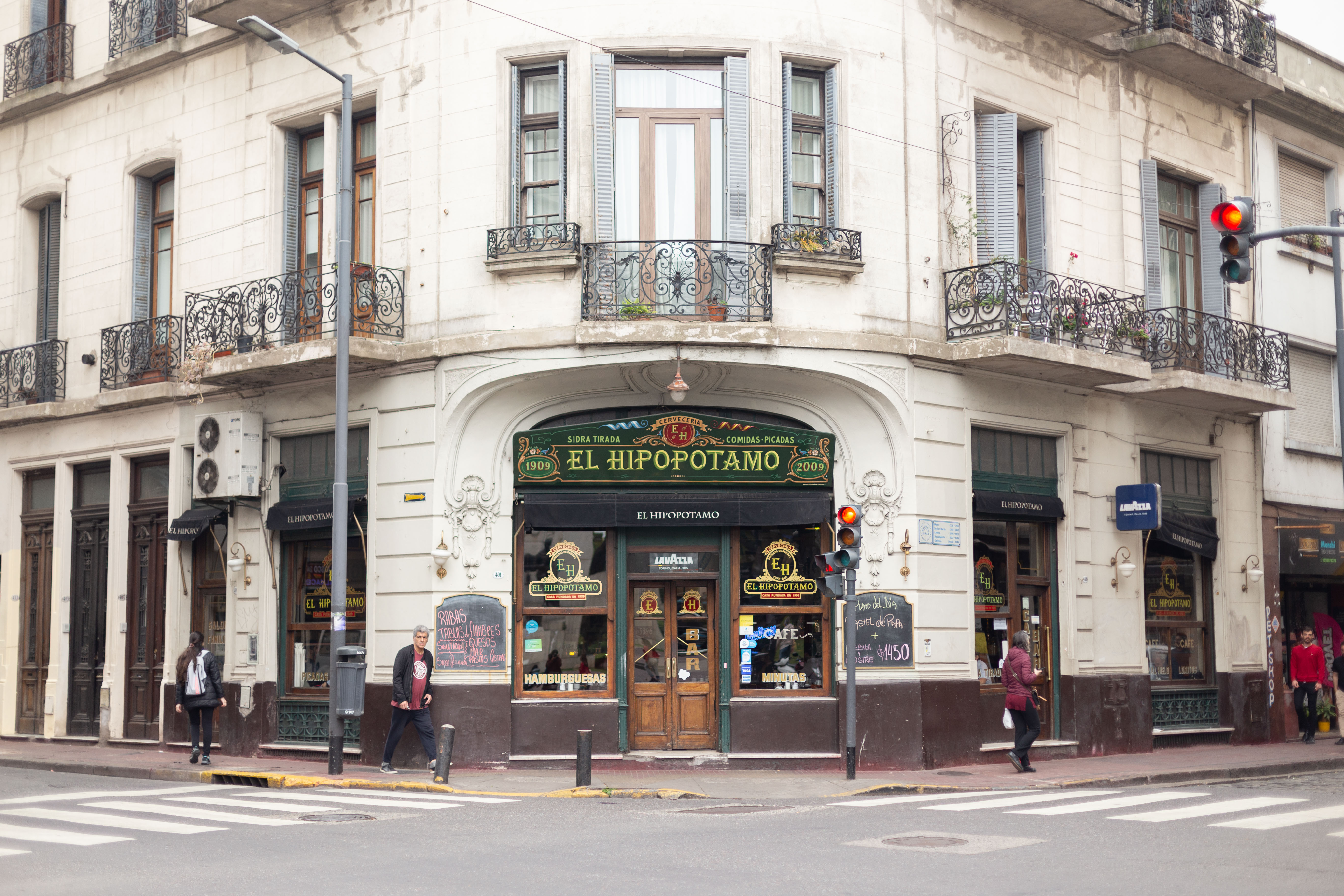 Llega el Día de la Barra de la Esquina a los Bares Notables de Buenos Aires