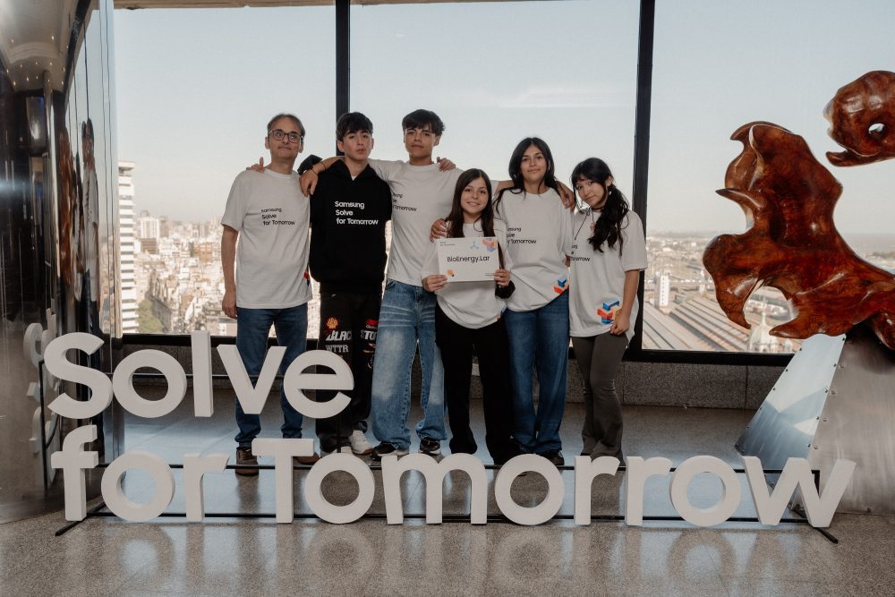 Del descarte a la energía: Un proyecto diseñado durante Solve for Tomorrow transforma residuos forestales en combustible sostenible