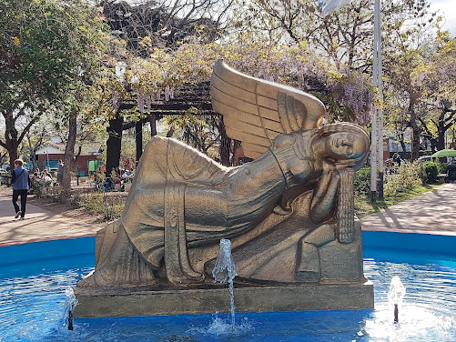 UN PASEO ORGANOLÉPTICO POR EL PATRIMONIO ESCULTÓRICO EN LA PLAZA SARMIENTO DE CARAPACHAY: “METAMORFOSIS” ¿REALIDAD U ONEIRATAXIA?