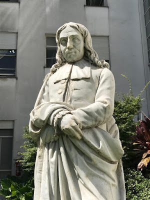 PATRIMONIO DETRÁS DE LOS MUROS DEL HOSPITAL BRITÁNICO: LA ESTATUA DEL MÉDICO THOMAS SYDENHAM EN BUENOS AIRES - Imagen 2