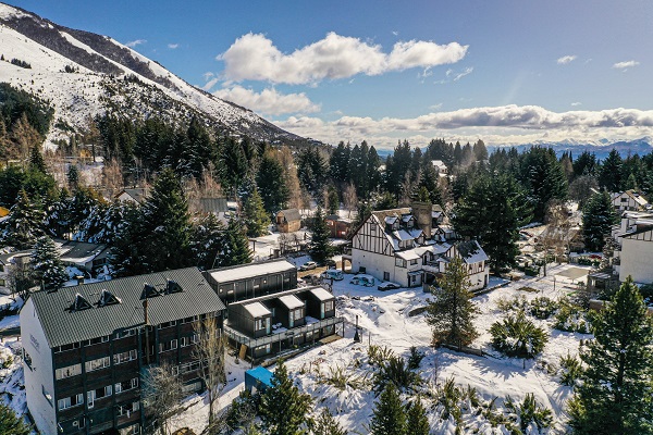 Dos propuestas de construcción versátil y rápida para integrar turismo y naturaleza - Imagen 3