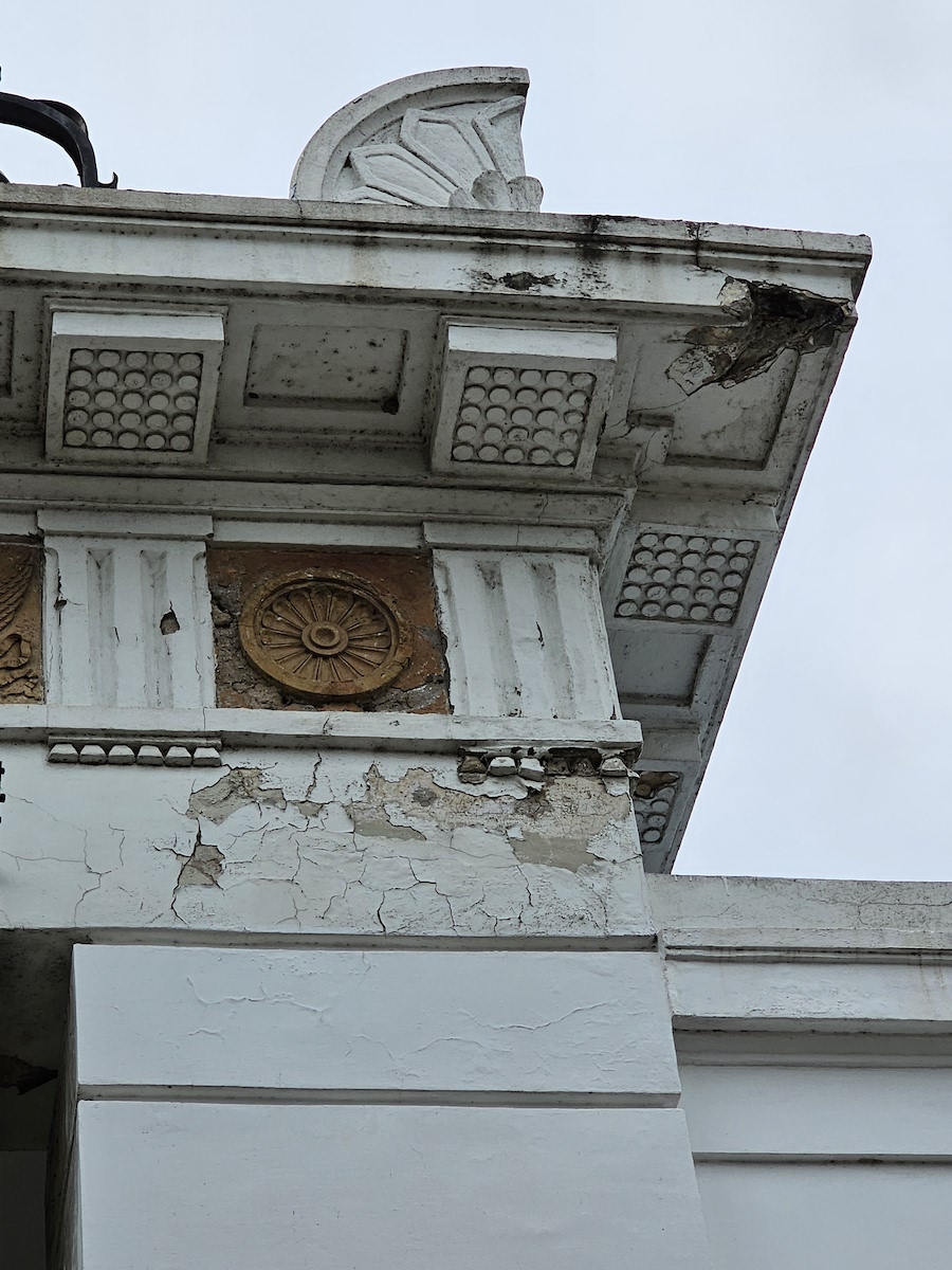 Fachada Voladizo Recoleta Cornisa