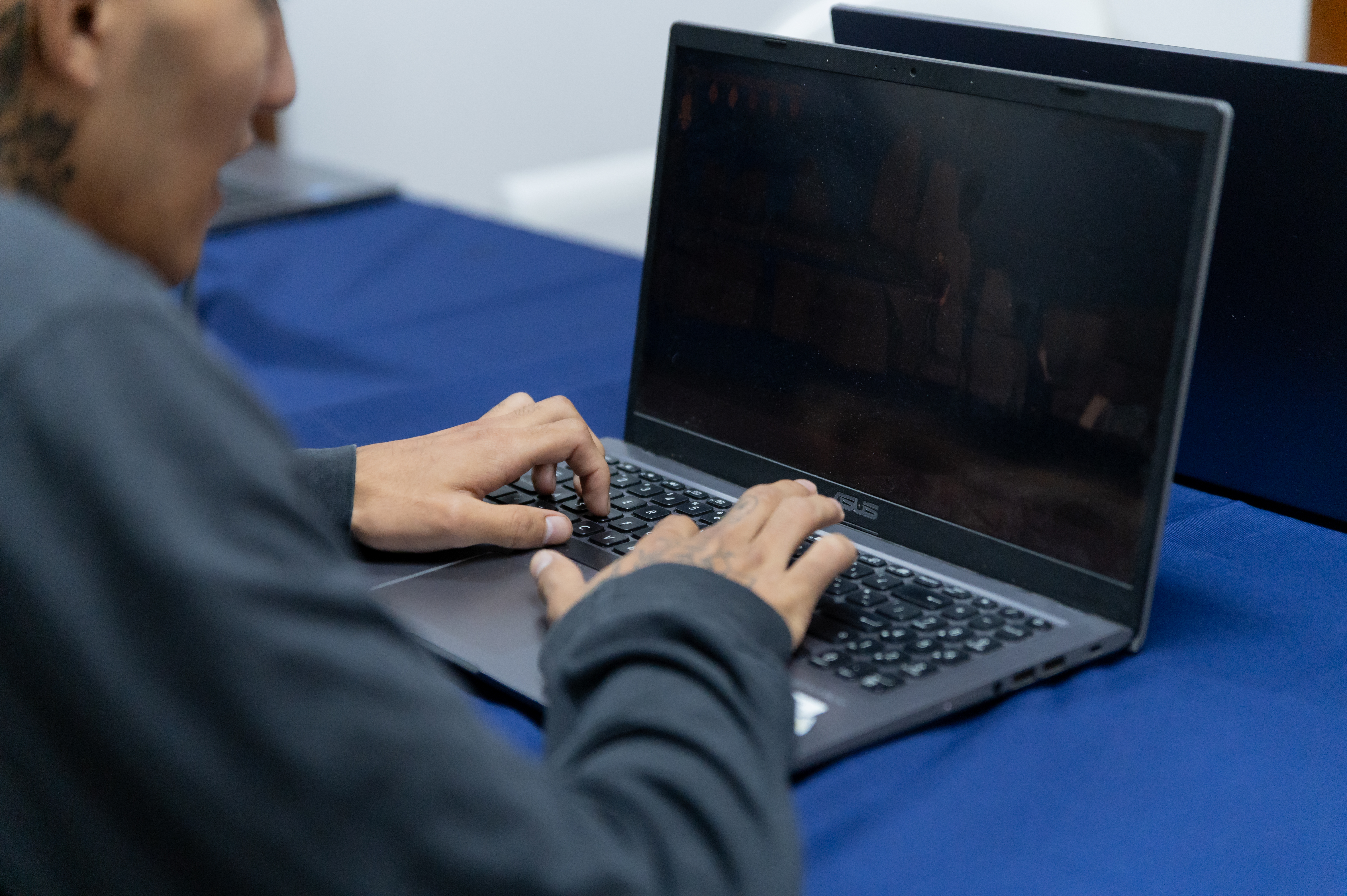 Jóvenes del programa Involucrados exploraron el mundo de la ciencia y la tecnología - Imagen 1