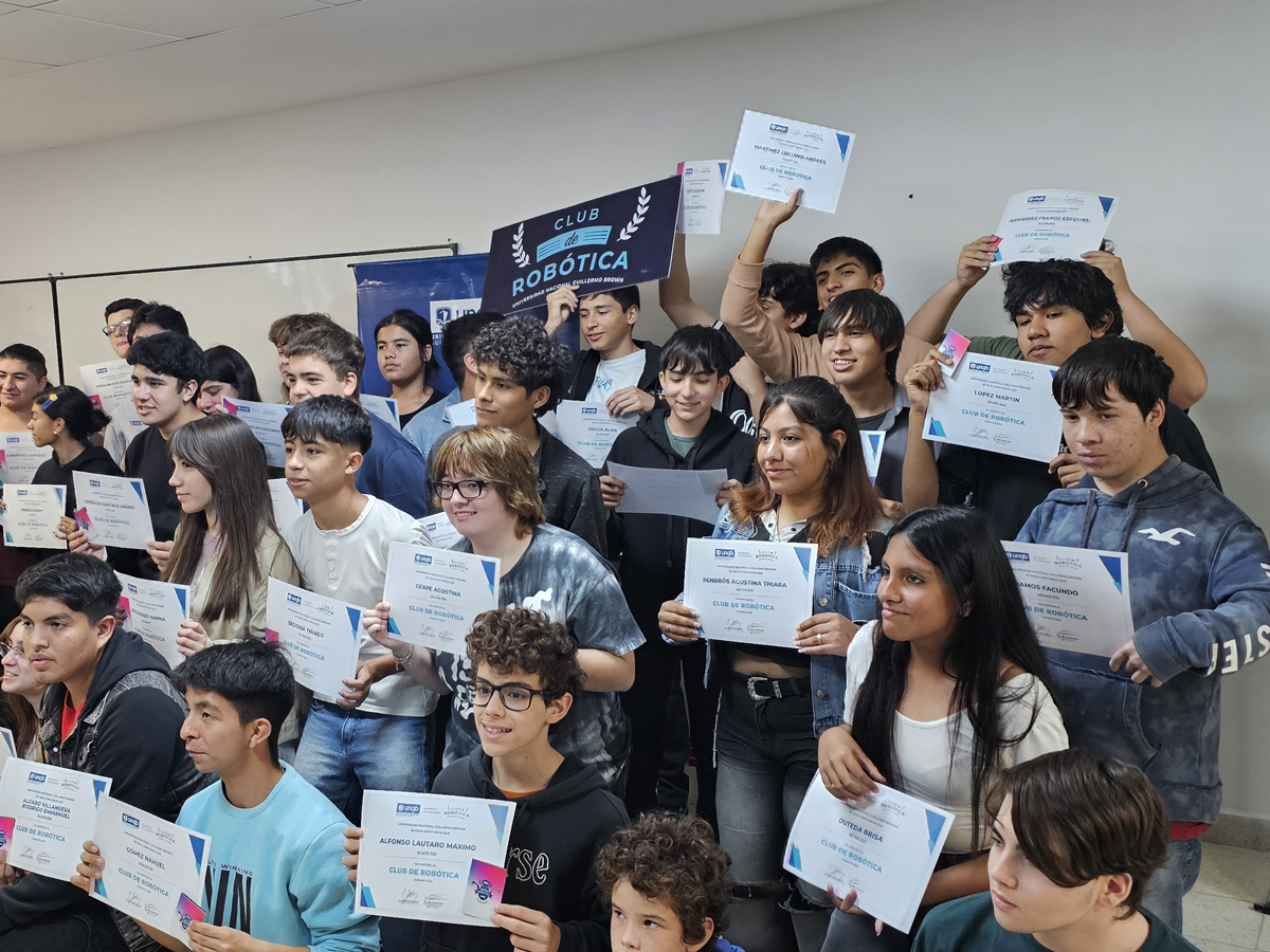 Hay futuro: más de 70 jóvenes presentaron sus proyectos en el cierre del año del Club de Robótica