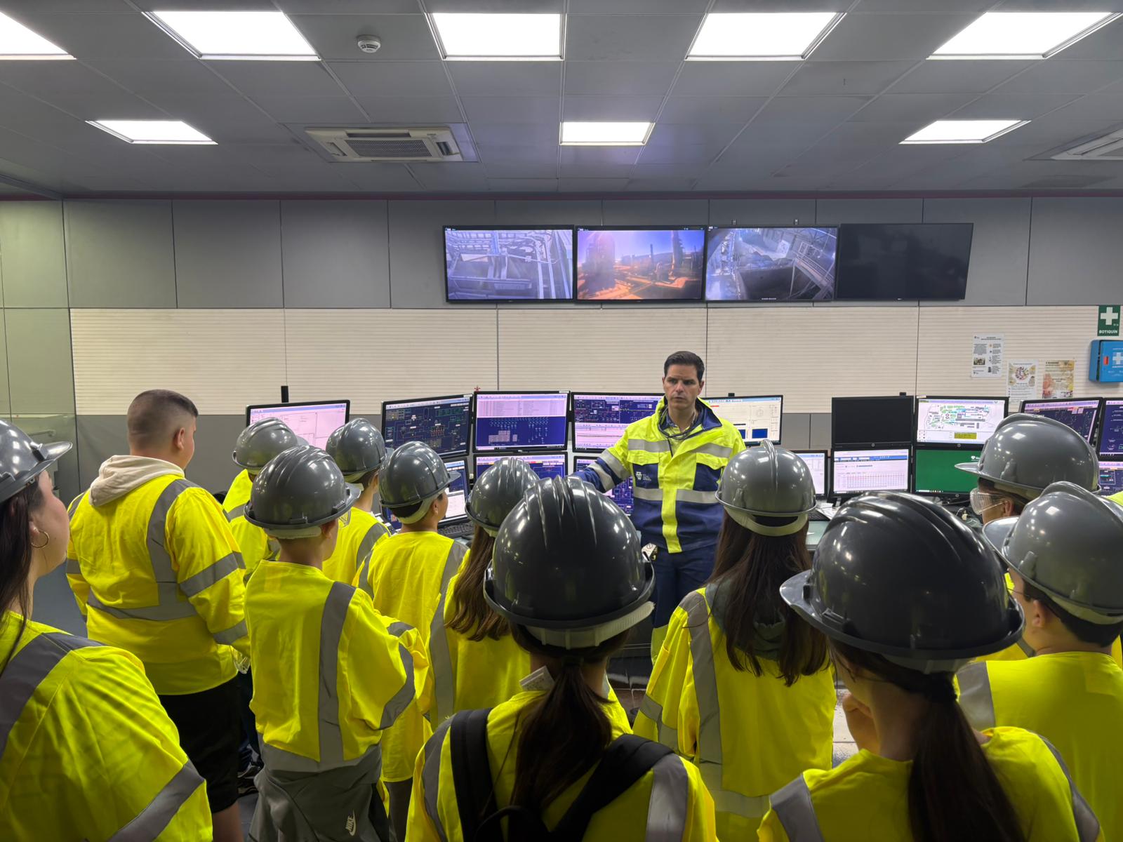 Flacema y Cementos Portland Valderrivas trasladan el compromiso de la industria cementera con la economía circular y el desarrollo sostenible al alumnado del CEIP Ángeles Martín Mateo - Imagen 1