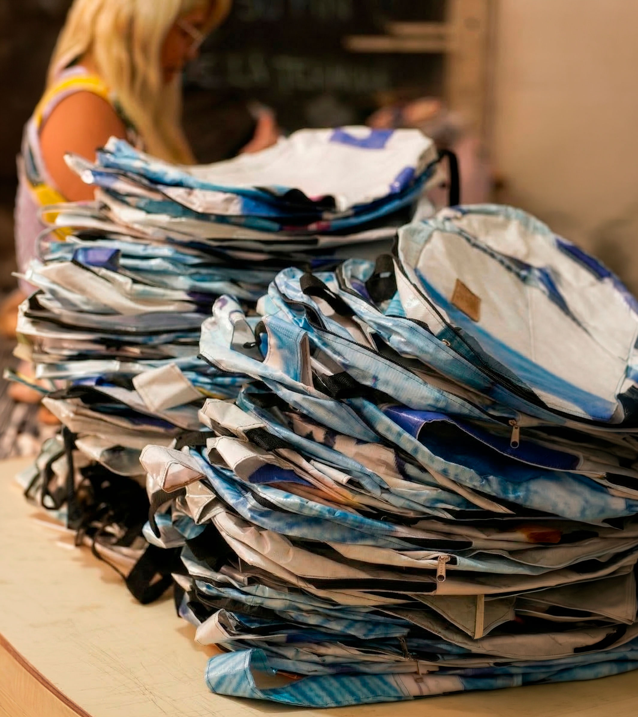 De material publicitario a mochilas escolares: Ala impulsa una iniciativa de reutilización con impacto social - Imagen 5