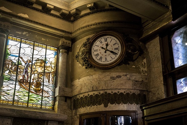 11 Reloj Restaurado Y Vitrales Iluminados