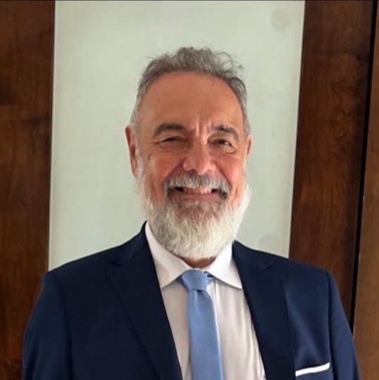 Arq. Eduardo Mensegué 