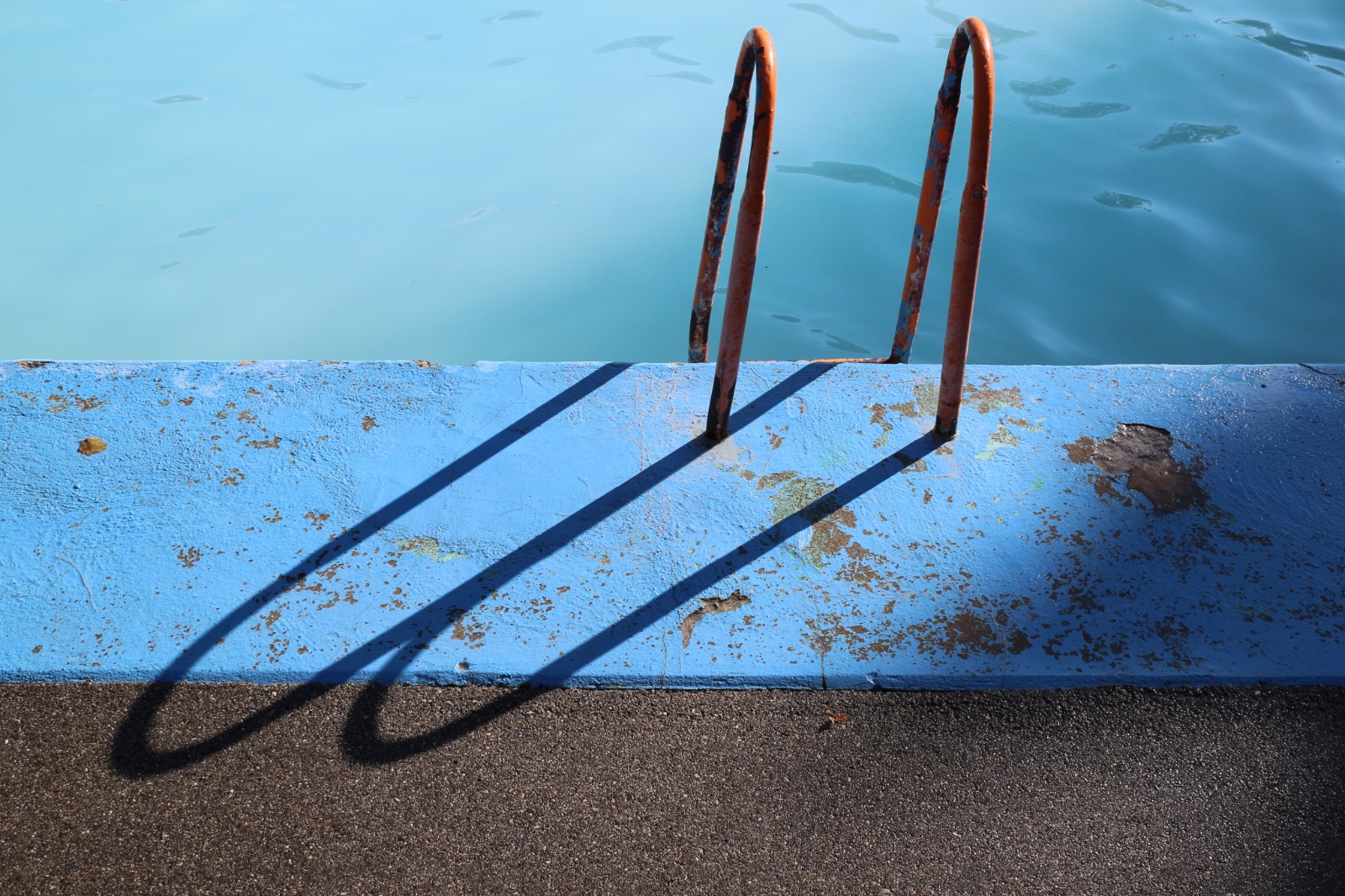 Tu pileta puede estar rompiéndose y no lo sabés: 5 errores que generan pérdidas y humedad en verano - Imagen 2