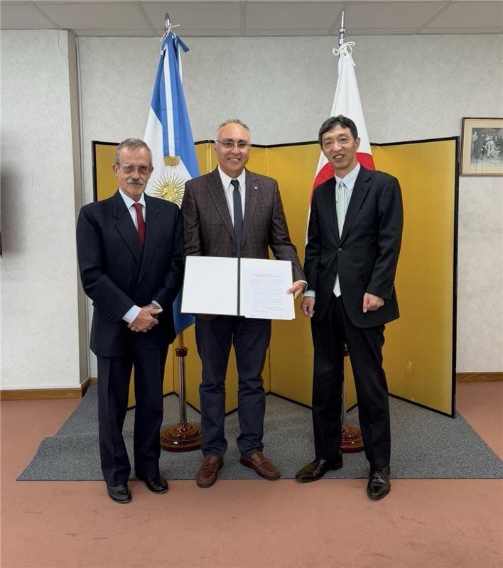 Japón firma un contrato de donación de una unidad de autobomba a los bomberos voluntarios de San José de Jáchal, Provincia de San Juan - Imagen 1