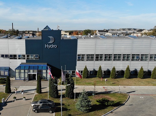 Encuentro de expertos en la planta industrial de Hydro Argentina